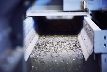 TOMRA LANÇA NOVA MÁQUINA com tecnologia de raios-X aprimorada que detecta e seleciona metais