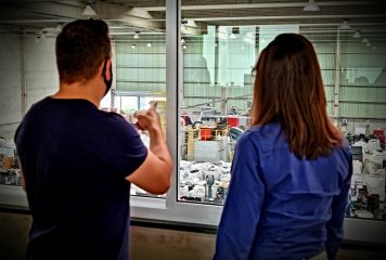 TOMRA Recycling assina e celebra parceria com a GM&C, o maior processador de resíduos eletrônicos da América Latina