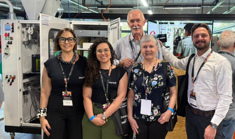 Participantes do Evento de Inauguração: Camila Assis Cipullo / Höganäs, Ana Luiza Queiroz / Höganäs, Udo Fiorini / Grupo Aprenda, Liduina Fiorini / Grupo Aprenda, Octávio Schichi / Höganäs